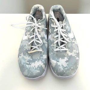 White METCON 3 digi camo size 10